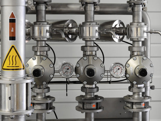 Flexible Ball Hone Deburring for Hydraulic Fracking Valve Cross Holes in Oil & Gas Industry