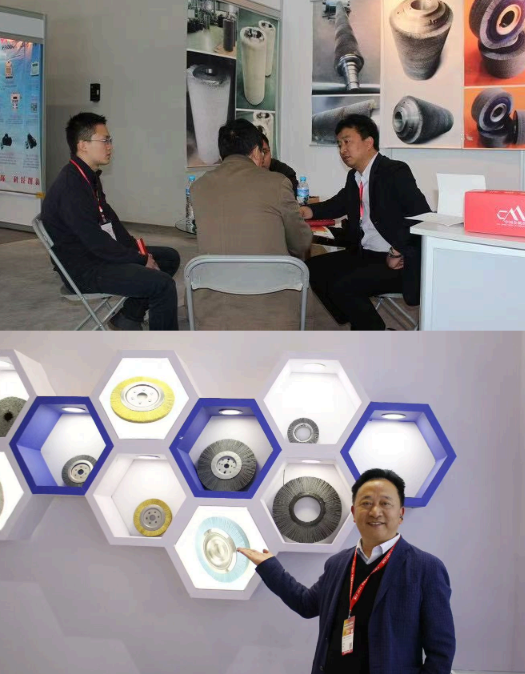 Wang Chengfeng meeting customers at an industrial brush exhibition booth